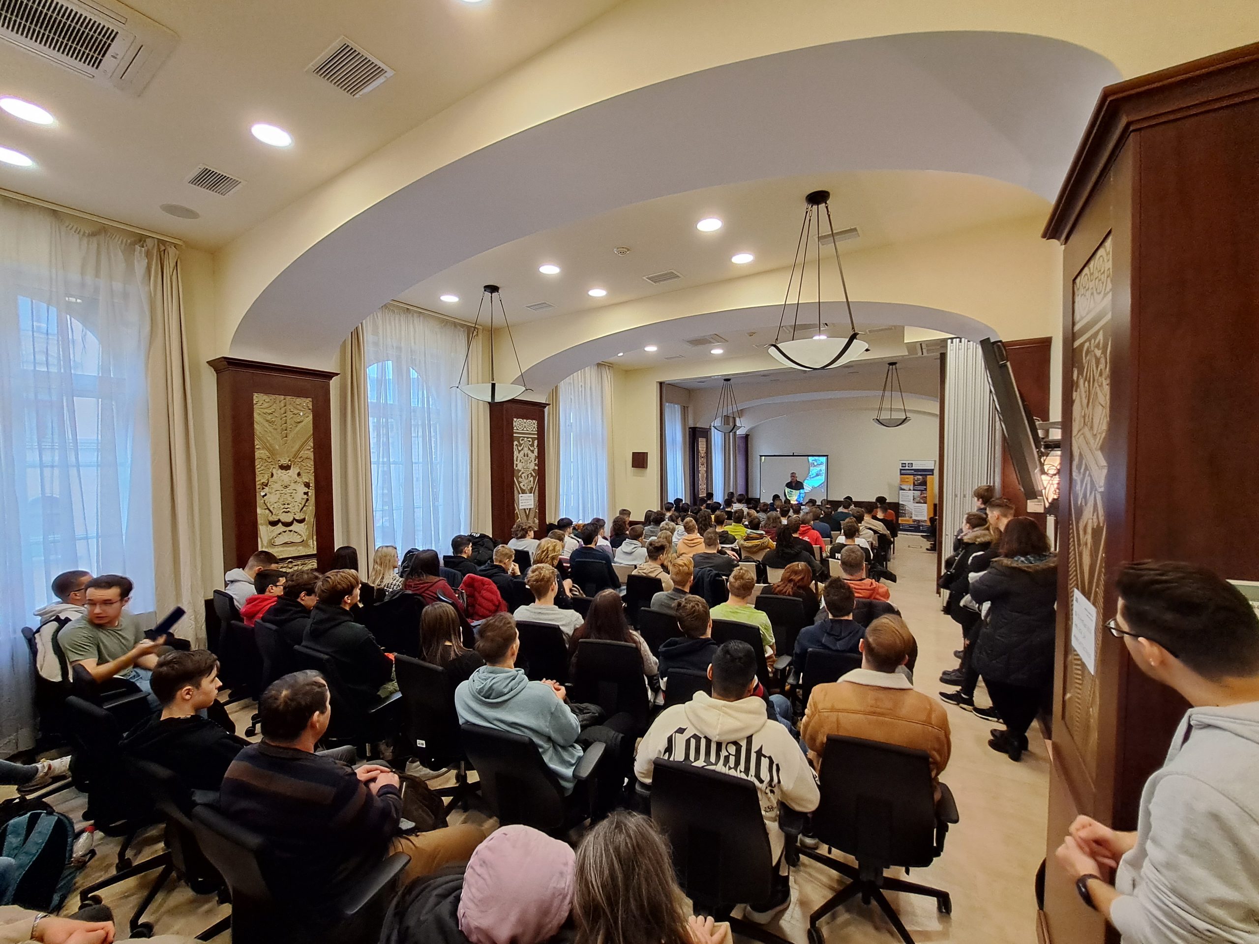 Rengetegen voltak kíváncsiak a Bánki Kar nyílt napjára januárban