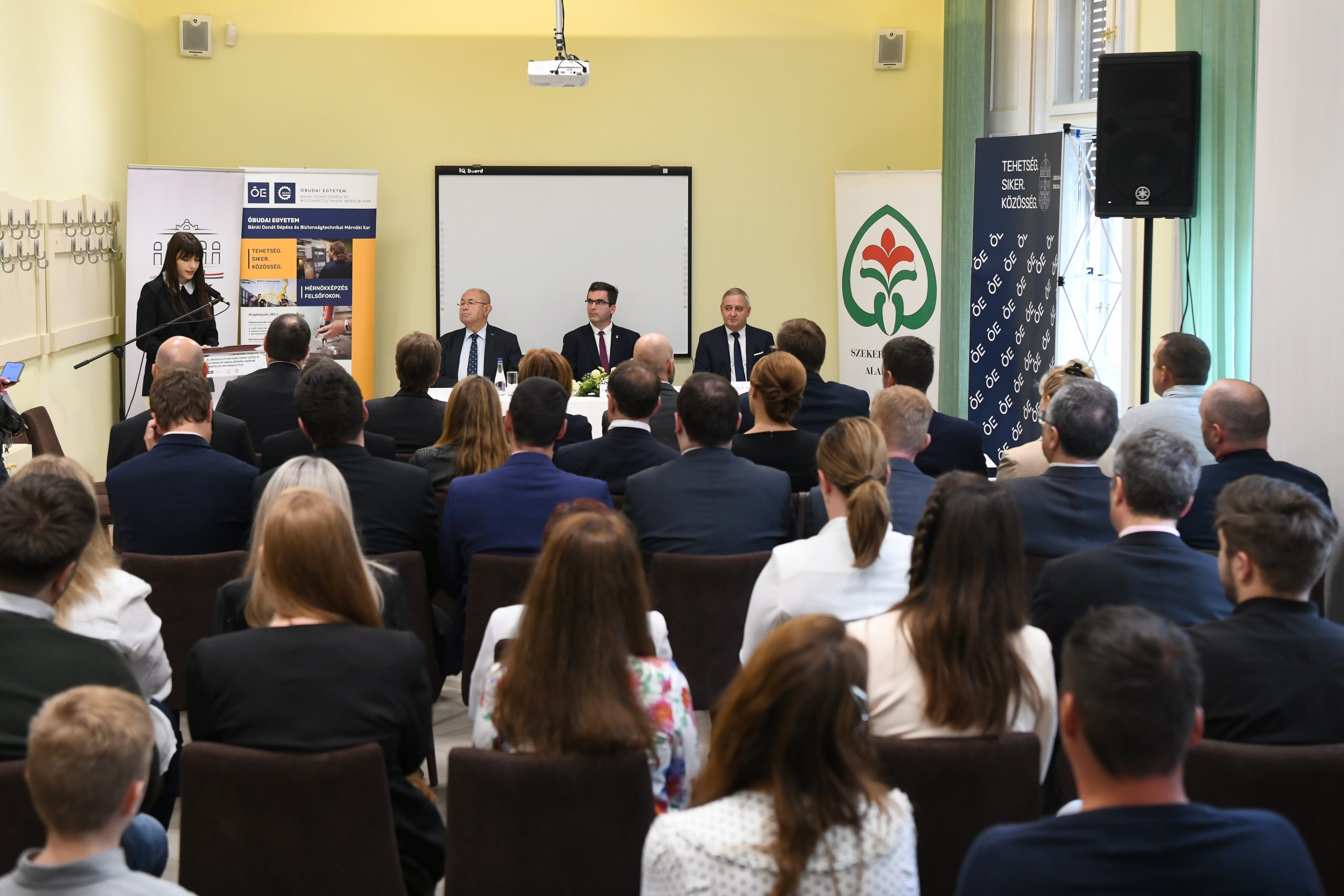 Ünnepélyes diplomaátadó Szabadkán