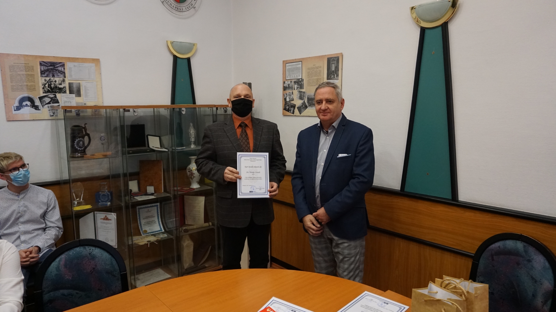 Elismerések hallgatóink és oktatóink részére a decemberi Igazgatótanácsi ülésen