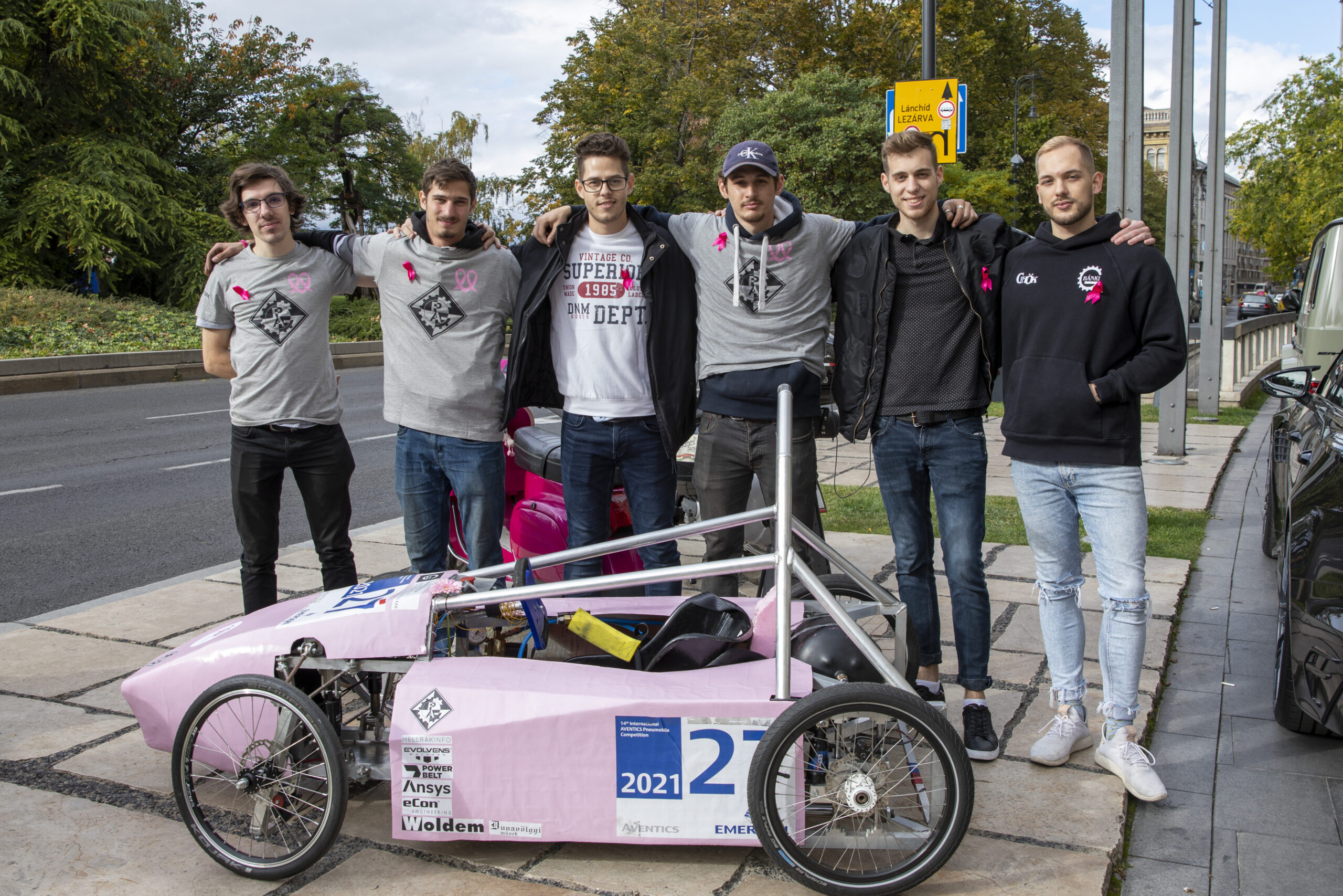 Bánkis Pneumobillal és Vespákkal a mellrák ellen