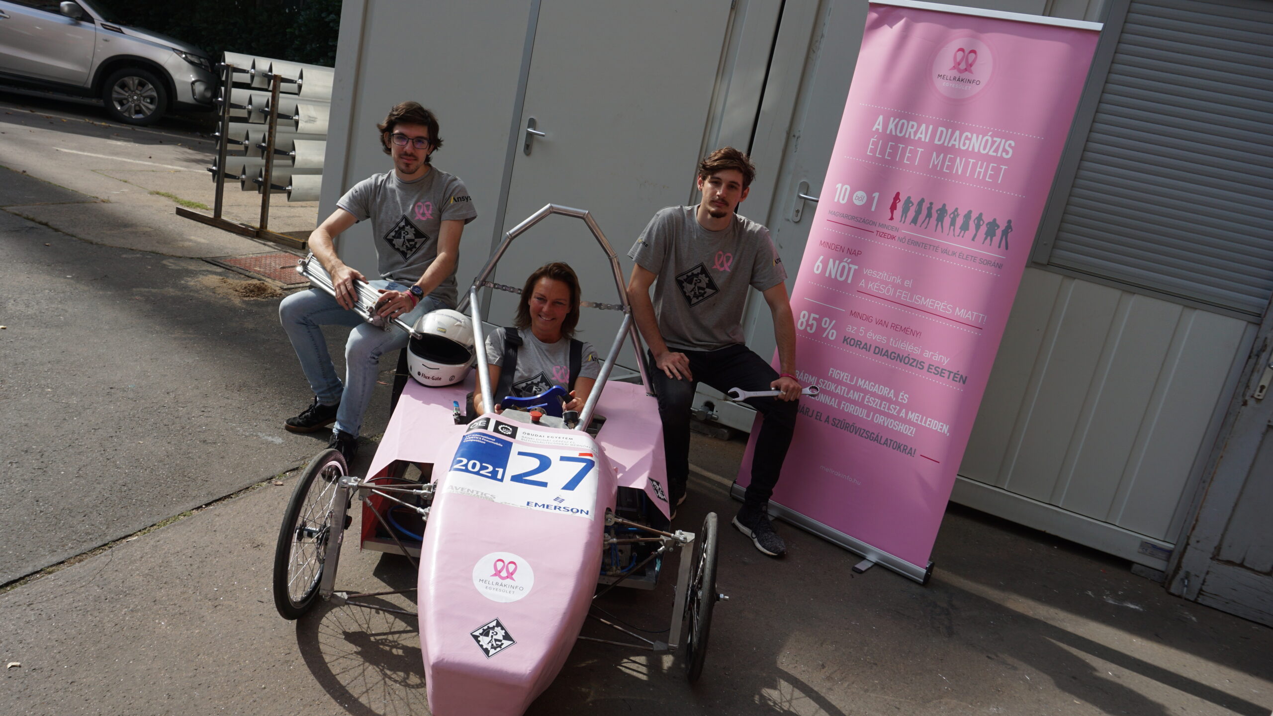 Bemutatkoztak pneumobil csapataink