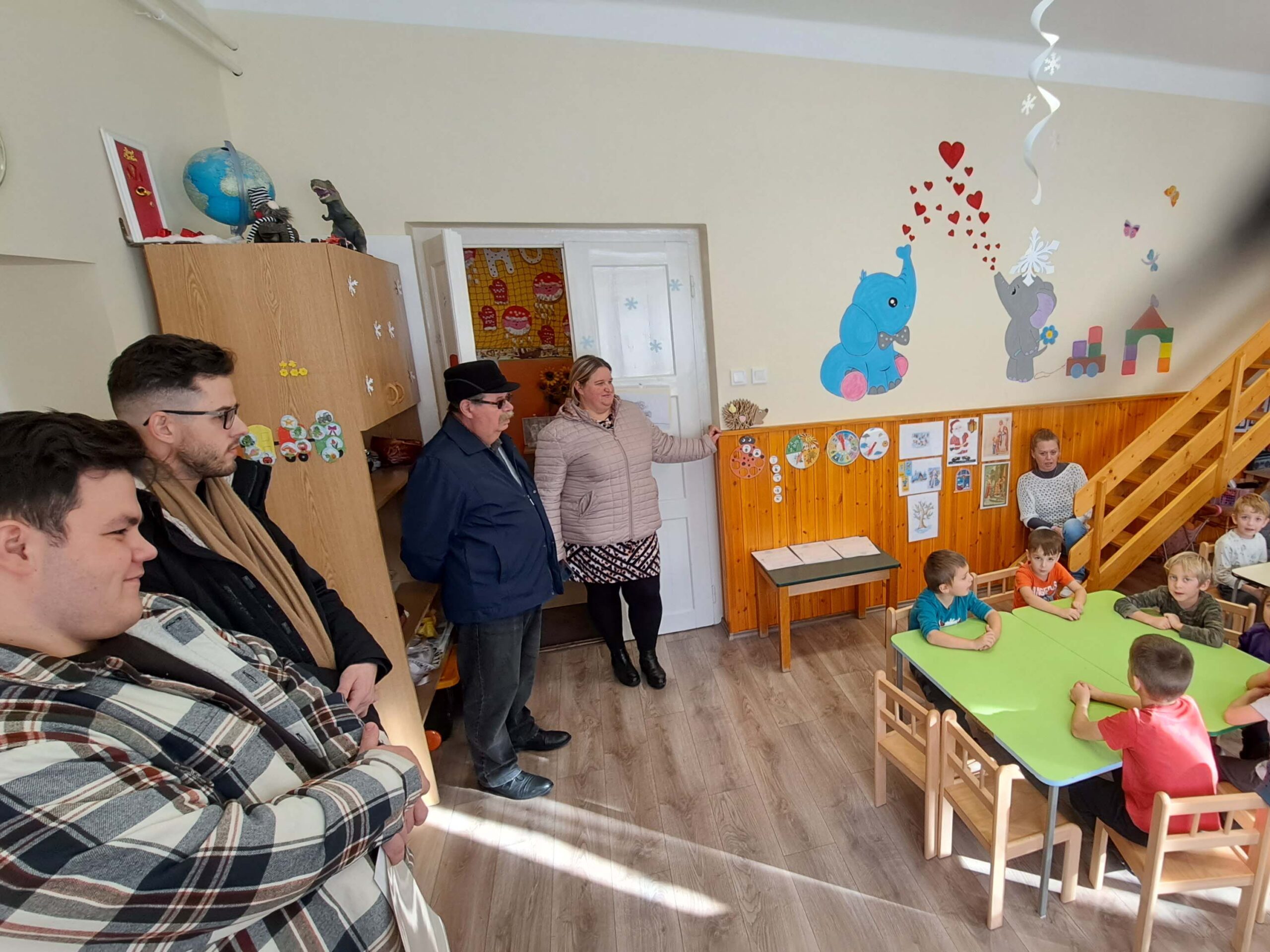 Karácsonyi ajándékkal leptük meg a bakonybánki és lovászpatonai óvodásokat