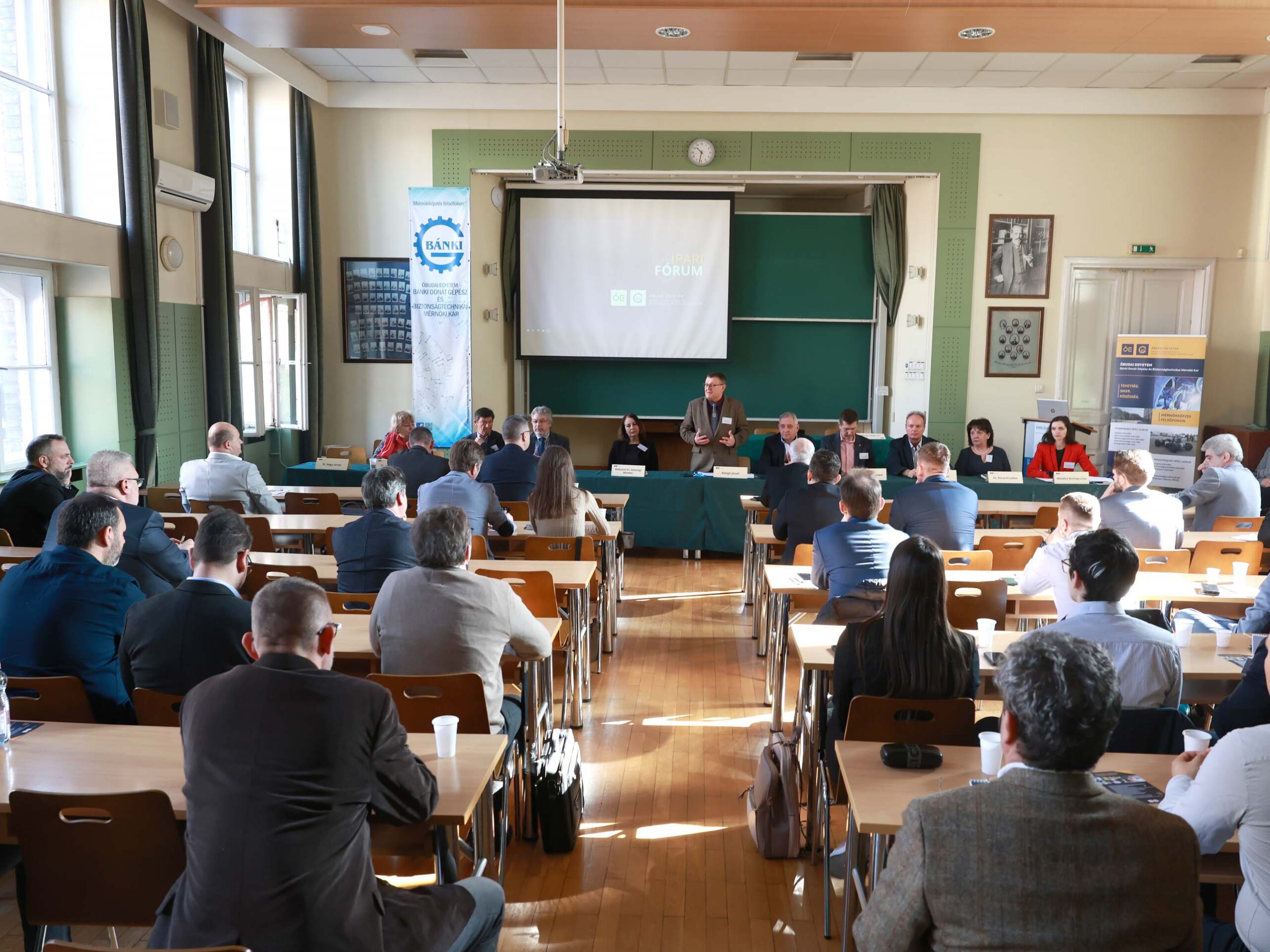 Ipari Fórum a Bánki Karon