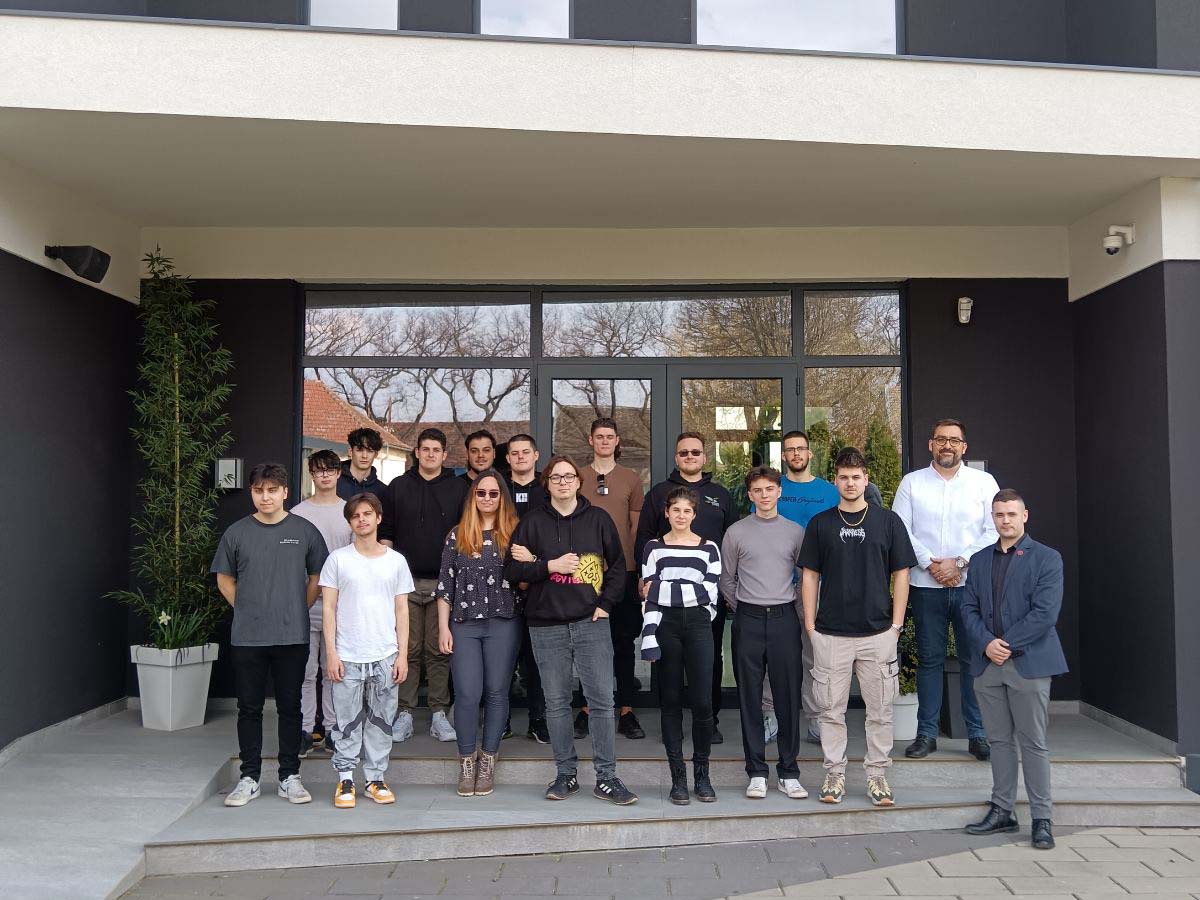 ERASMUS hallgatói csereprogramon a kiberbiztonsági mérnöki alapszak hallgatói. Látogatás a Studio Present cégnél.