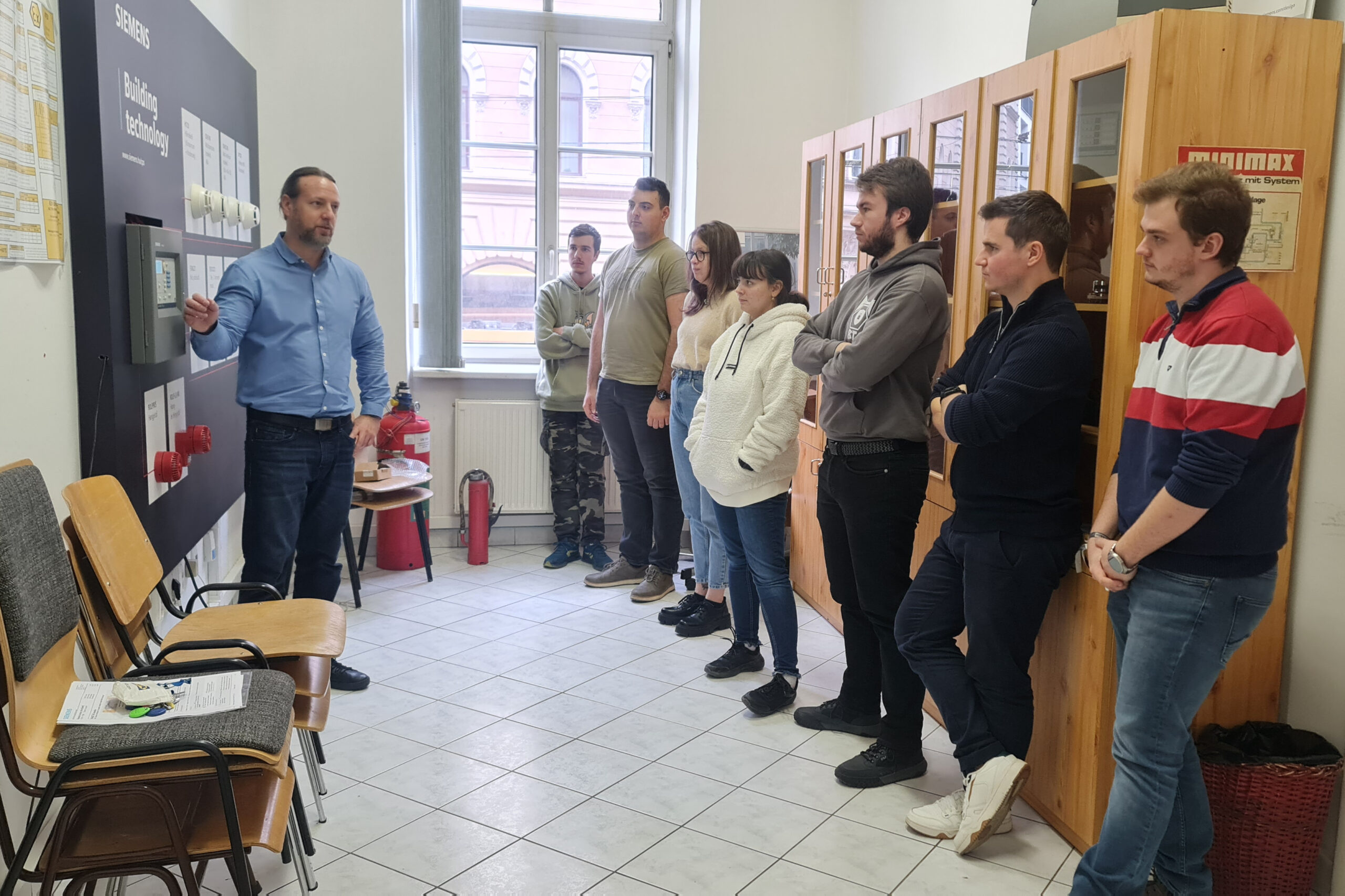 Tűzjelző berendezés oktatótabló az Óbudai Egyetemen